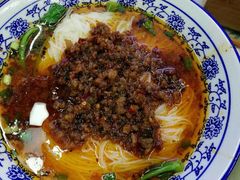-渝之汇牛肉豌杂面