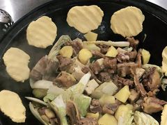 -粘豆包柴火铁锅炖