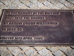 -多瑙河畔鞋履雕塑