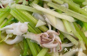 Stir-fried Squid with Celery