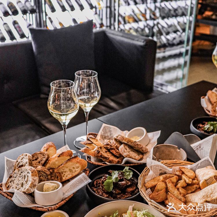 重庆氛围感NO1⃣️餐酒吧，拍照微醺绝绝子～