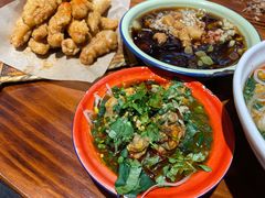 -爆炸头阿姨小四川正宗川味小吃(无任何分店)