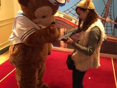 -小镇影院迪士尼小熊Duffy与他的朋友合影地