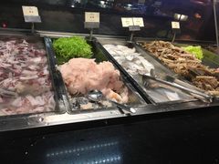 火锅煮的-三亚海韵度假酒店·渔人码头海鲜火锅BBQ自助餐厅·落日吧