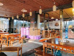 大堂-岳记兴隆·青城腊排铜火锅(融创店)