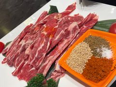 精品雪花牛肋条-老熟人烤肉城(马家堡店)