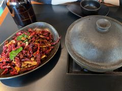 皱皮椒炒牛肝菌-Ameigo梅果·云贵川bistro(长宁来福士店)