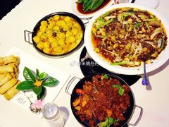 酸汤肥牛-巴特餐饮6加1音乐餐吧·新疆菜