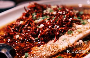 Oil-Poured Garlic Stir-Fried Sea Bass