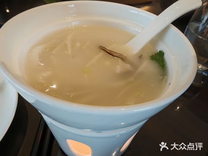 名佳荟鱼茸海鲜羹图片