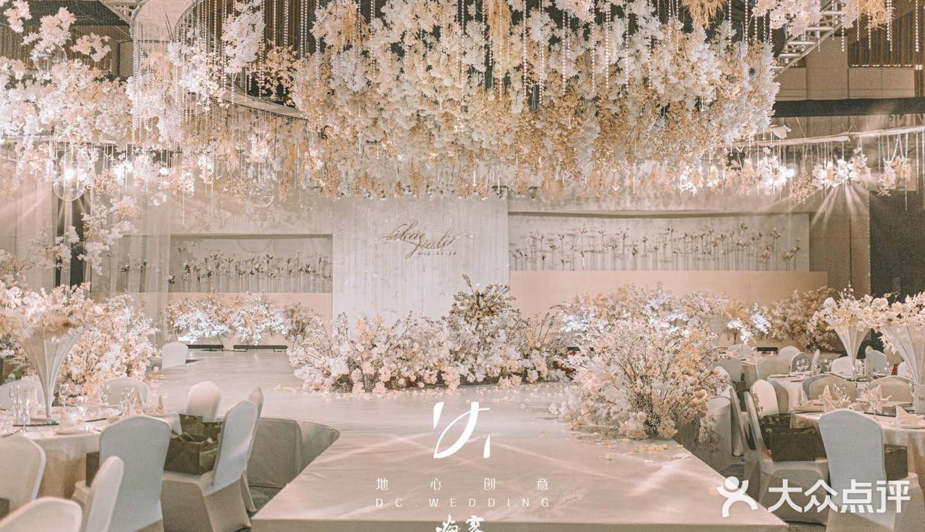 婚礼上自然流露的幸福感让现场更有温馨浪漫的氛围