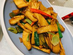 腊八蒜炒杏鲍菇-新加坡瑞珍•海河观景餐厅