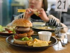 27&nbsp;牛肉汉堡-HELLO 27 意面·沙拉·帕尼尼