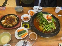 土豆排骨火锅-喇喇排骨火锅·传统韩式脊骨汤(望京西园总店)