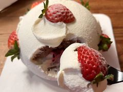 草莓炸弹蛋糕-艾加柒克蛋糕茶歇甜品台(春熙路店)