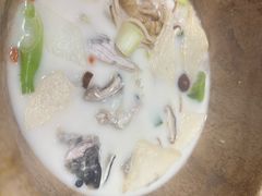 -滇香肴·云南菜蒸汽石锅鱼(云南北路店)