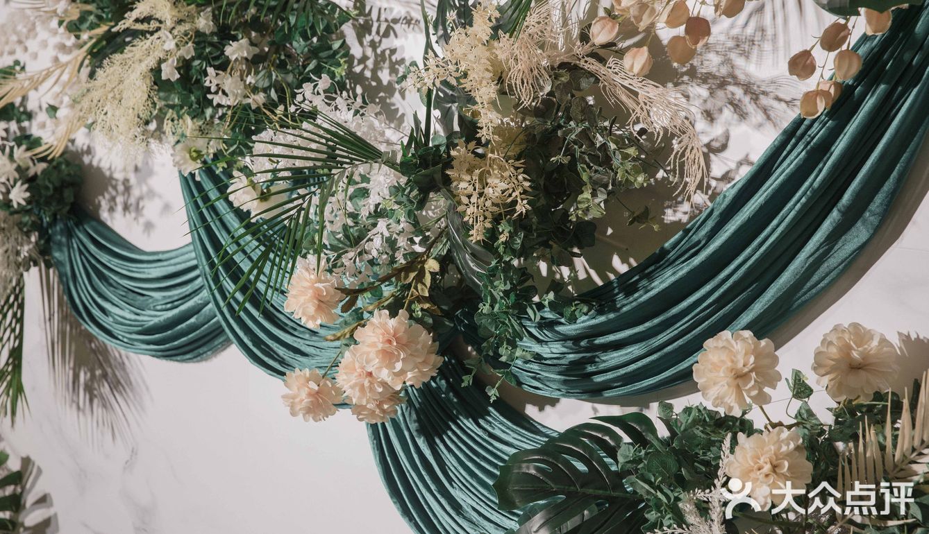 甜甜的喜糖比不上你们心中的甜蜜