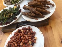 -宏兴烤鱼山庄(宣恩总店)