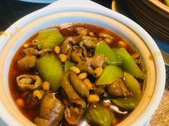 红烧肥肠煲-渝信川菜 · 川味家常菜(长安店)