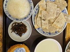 老北京炸灌肠-门框胡同百年卤煮(新街口店)