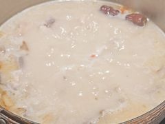 -洪氏嗨捞·广东猪肚鸡·椰子鸡火锅(西咸万象城店)