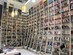 -钟书阁(松江泰晤士小镇店)