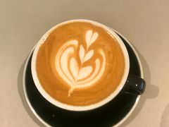 肯尼亚牛奶拿铁-Seesaw Coffee(上生新所店)