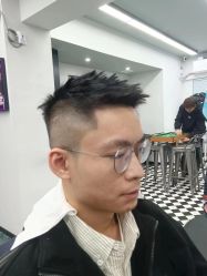 -15C7 男士理发馆 烫染专业店