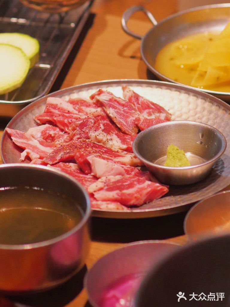 高端烤肉局：看着小蛮腰吃烤肉是怎样的体验