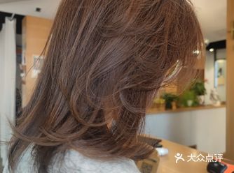 发根蓬松发 尾S型鱼尾弯度设计，很招人喜欢