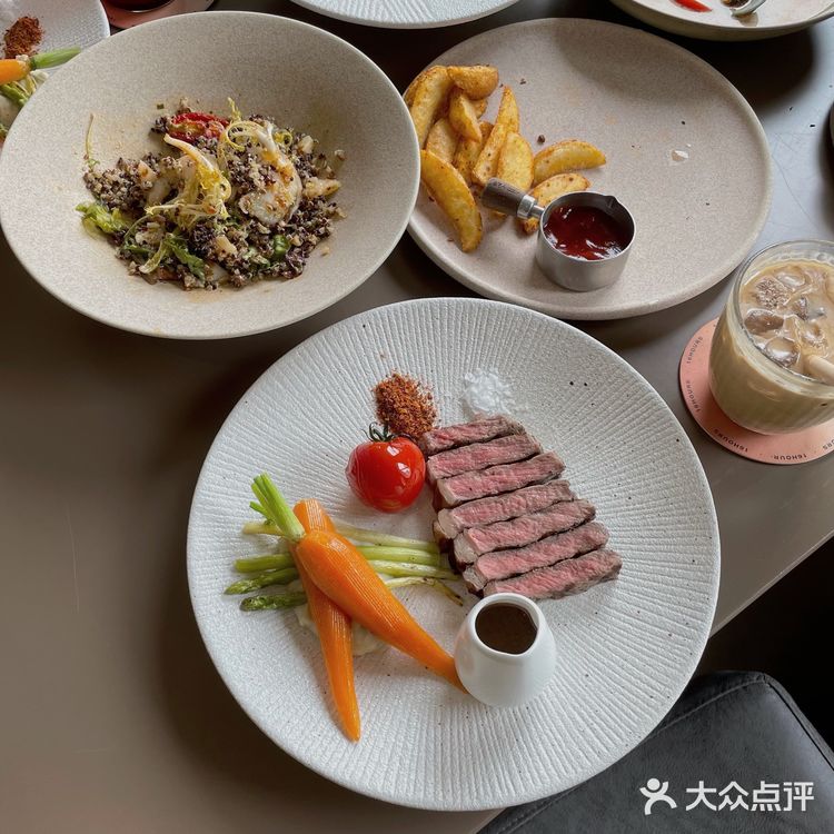 成都探店 走进石窟中吃个牛排