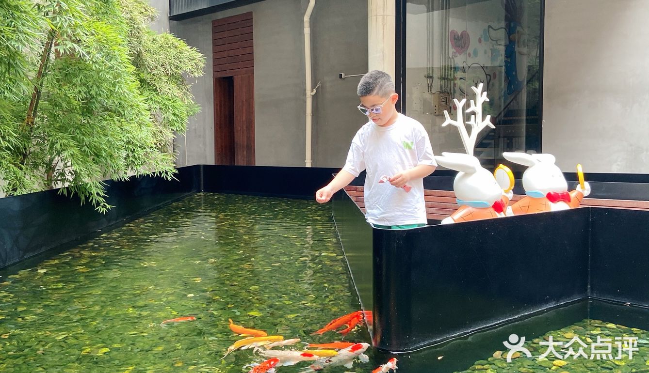 来园区内书店看书遇见《爱情应该有的样子》剧组🎬