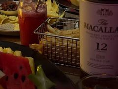 -FOUR PLAY BAR