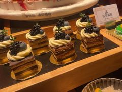 -雍容荟帝王蟹活龙虾展台自助(IFS黑金店)