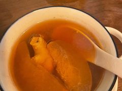 茅根雪梨炖瘦肉-来龙里 精致 东南亚餐室(万象城店)