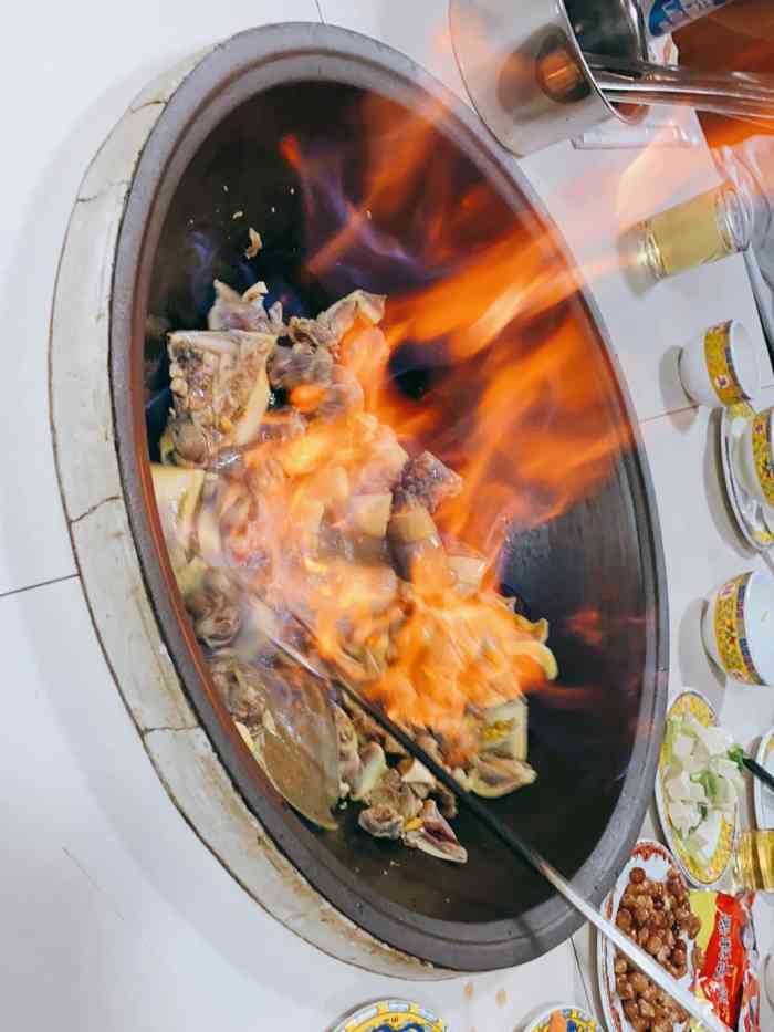 一家亲小锅台(二环东路店)-"一家亲小锅台是马路边上一家很不显眼的