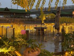 -茅草房·河畔园林火锅