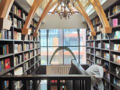 -钟书阁(松江泰晤士小镇店)