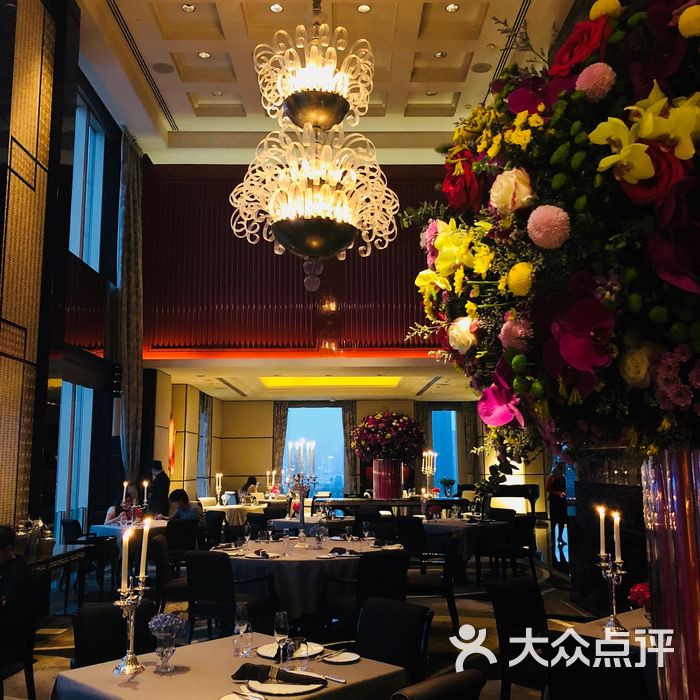 艾利爵士顶层餐厅