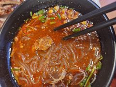 -爆炸头阿姨小四川正宗川味小吃(无任何分店)