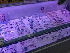 -提一眼镜·蔡司·依视路(小寨店)