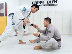 -菠萝格斗巴西柔术训练馆