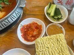 -喇喇排骨火锅·传统韩式脊骨汤(望京西园总店)