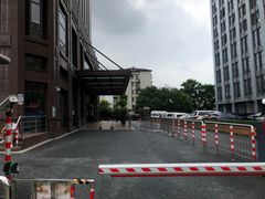 -海天商务大厦-地上停车场