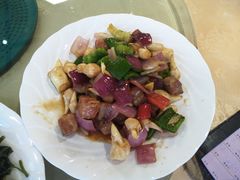 尖椒藕尖炒牛肉粒-品香菜馆(旗峰路中侨大厦店)