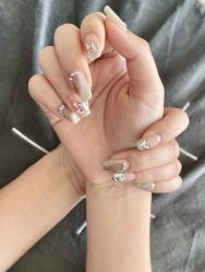 -小黑瓶美甲美睫