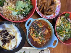 -爆炸头阿姨小四川正宗川味小吃(无任何分店)