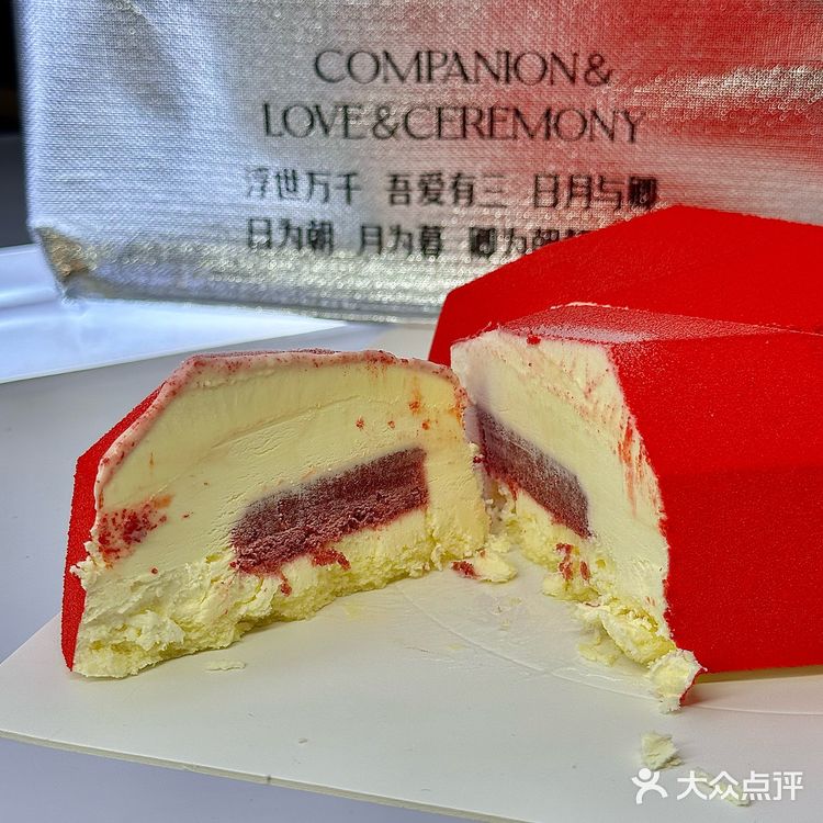 闺蜜生日定了三与叁山的蛋糕 收到成品瞬间被惊艳了