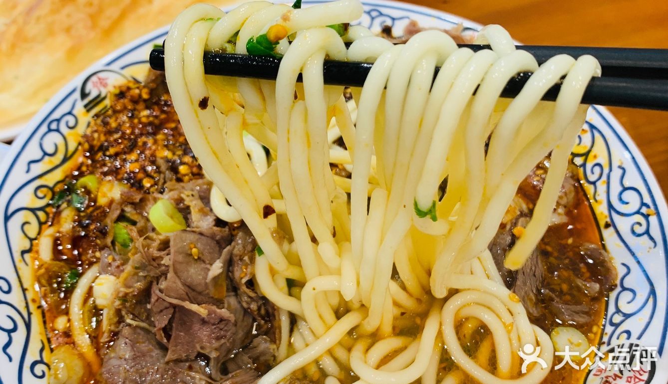 这家面馆高朋满座，原来就因为这个……