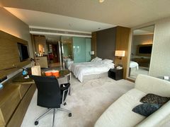 -上海滴水湖皇冠假日酒店